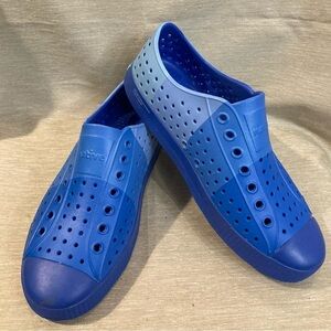 NATIVE Sz 9 Crayola Jefferson Block Niblet Gradient Blue Slip On Fun Shoes NEW